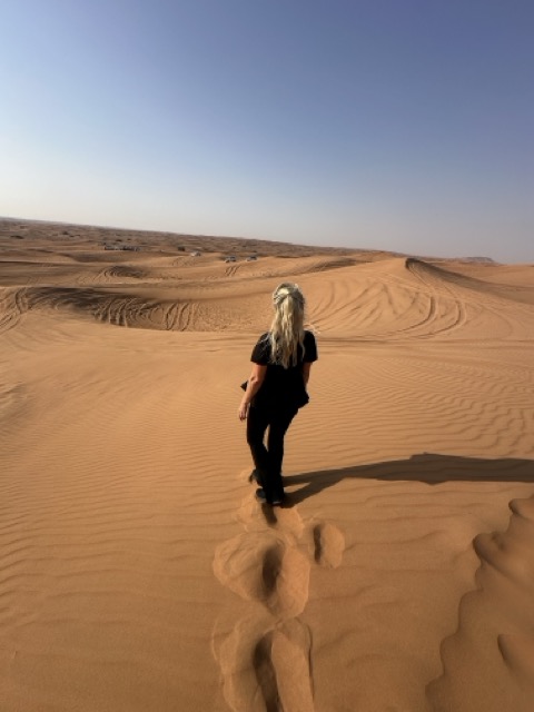 Aileen Juhl in der Wüste in Dubai