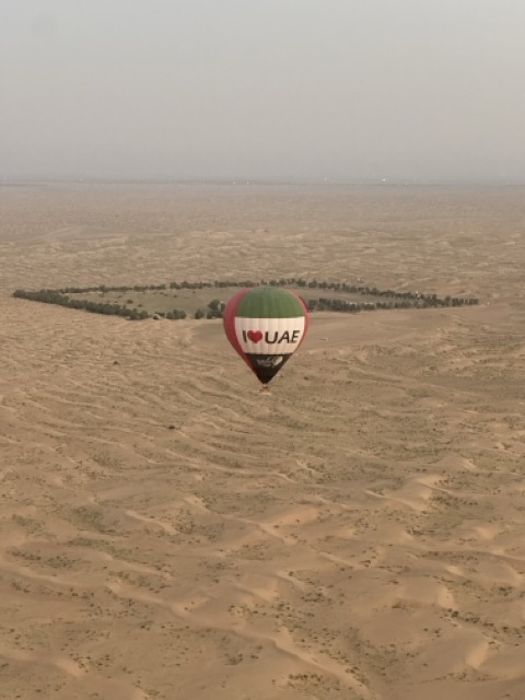 Heissluftballon in der Wüste von Dubai