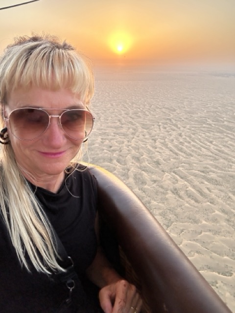 Sonnenaufgang bei Heißluftballonflug