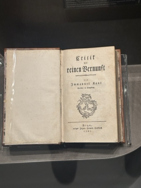 Kant in der Sheikh Mohamed Bin Rashid Bibliothek in Dubai