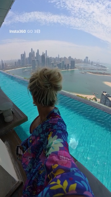 Aura Skypool mit Blick auf die Marina