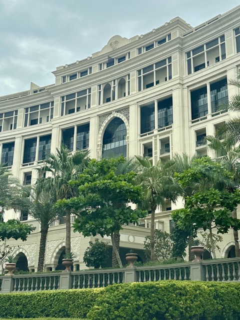 Palazzo Versace Hotel Dubai von Hinten