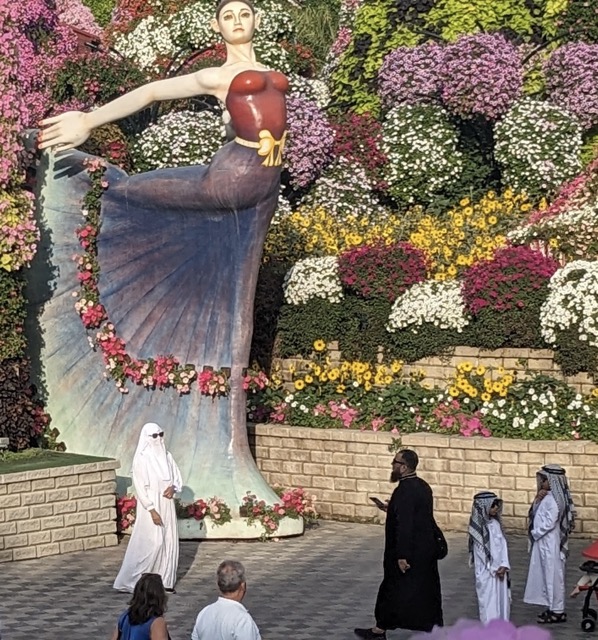 Tänzerin im Miracle Garden