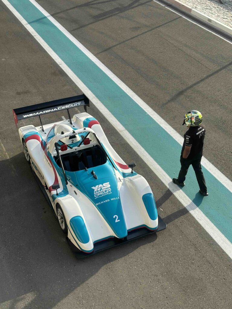 Auto auf der F1 Rennstrecke