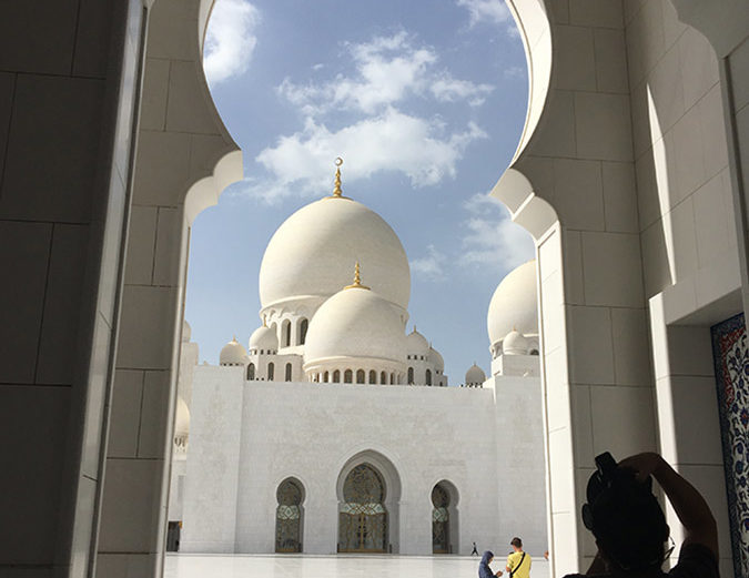 Eingang der Sheikh Zayed Moschee - Abu Dhabi Tour