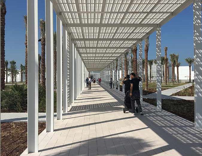 Eingang zum Louvre Abu Dhabi - private Tour