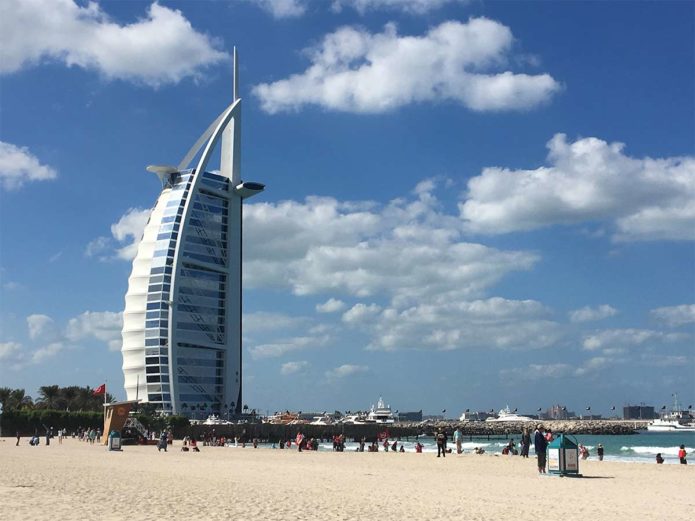 Jumeirah Beach - Blick auf das Burj Al Arab Hotel